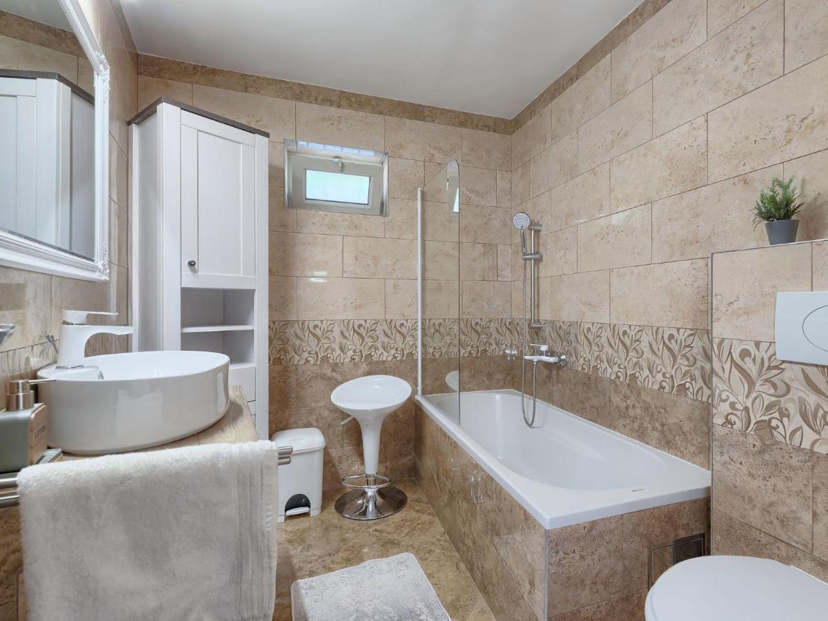 Holiday Home Evelina By Interhome Liznjan Bagian luar foto