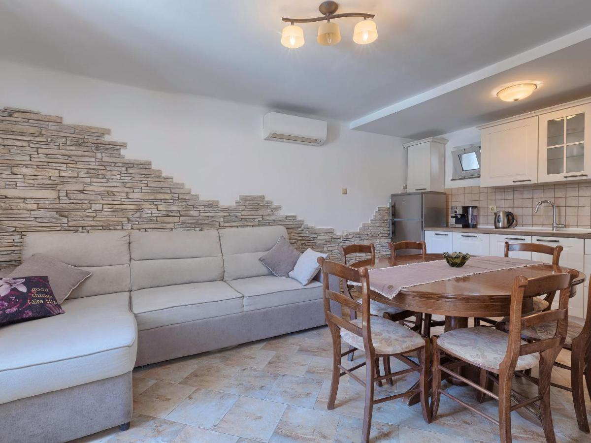 Holiday Home Evelina By Interhome Liznjan Bagian luar foto