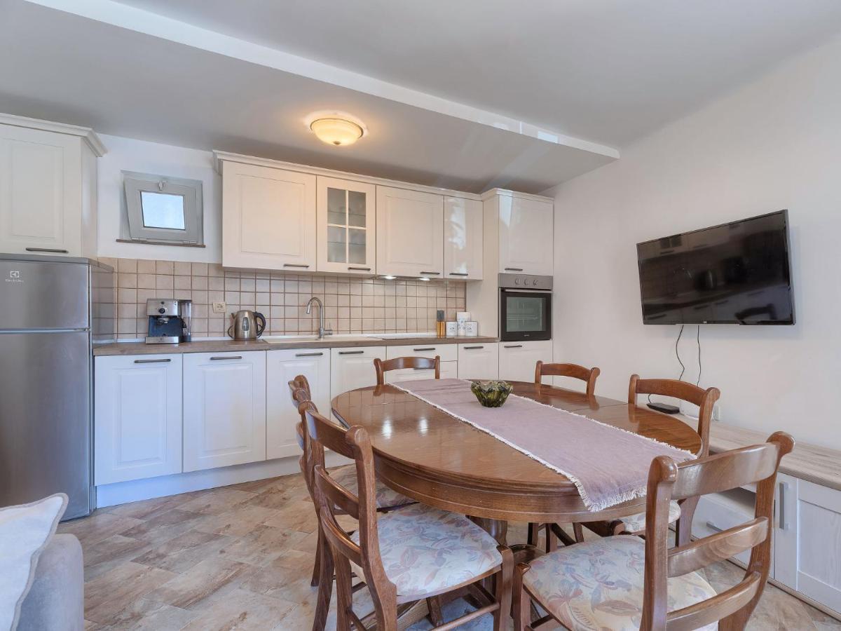 Holiday Home Evelina By Interhome Liznjan Bagian luar foto